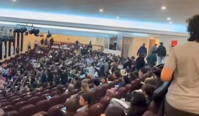 Başhekim içeri girince öğrenciler bir anda salonu terk etti